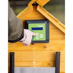 My Chicken Door Automatische Kippendeur - 23 × 34 Cm 7 My Chicken Door Automatische Kippendeur - 23 × 34 Cm -Tuinadvies set hokopener met timer deur 1669714973 2 600